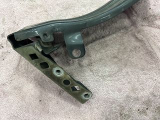 bontott AUDI TT Bal Sárvédő Oldaltartó