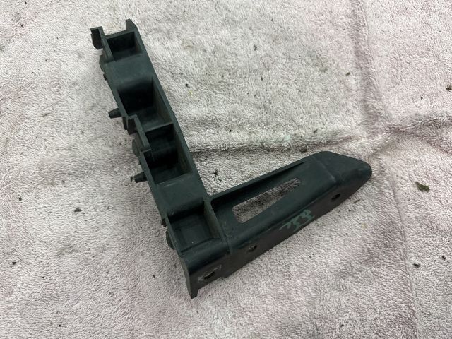 bontott AUDI TT Bal Sárvédő Oldaltartó