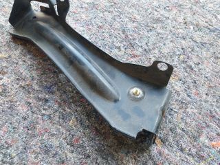 bontott AUDI TT Bal Sárvédő Oldaltartó