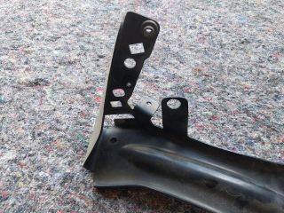 bontott AUDI TT Bal Sárvédő Oldaltartó