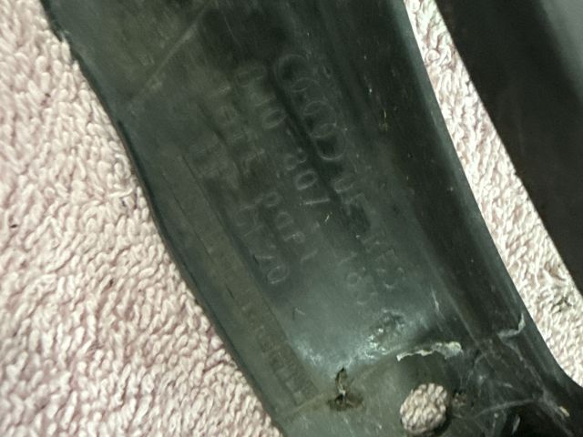 bontott AUDI TT Bal Sárvédő Oldaltartó