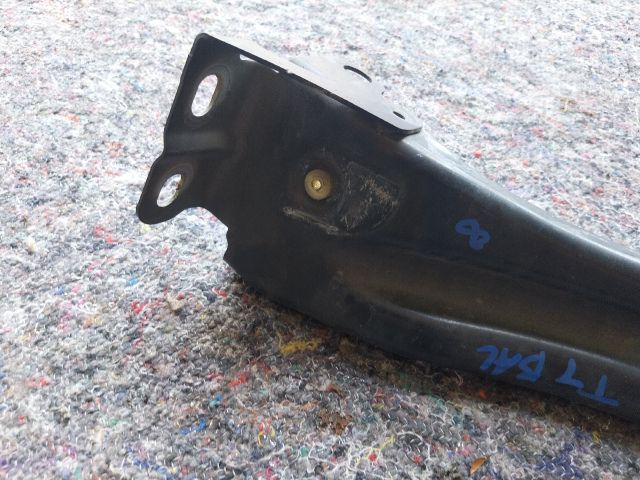 bontott AUDI TT Bal Sárvédő Oldaltartó