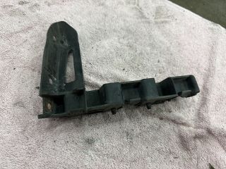 bontott AUDI TT Bal Sárvédő Oldaltartó