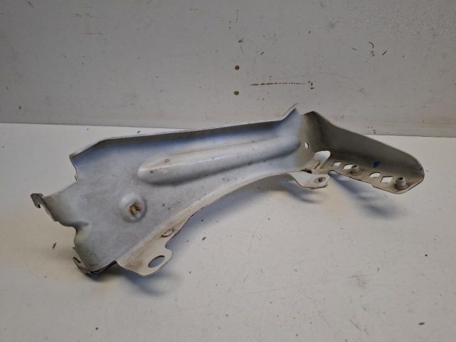 bontott AUDI TT Bal Sárvédő Oldaltartó