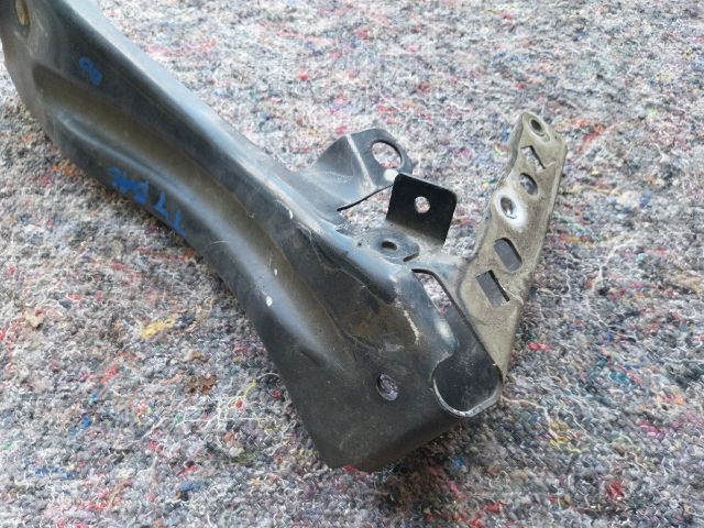 bontott AUDI TT Bal Sárvédő Oldaltartó