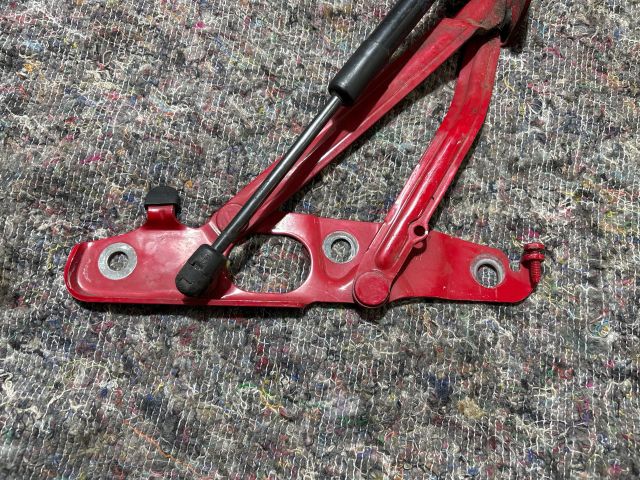 bontott AUDI TT Csomagtérajtó Bal Zsanér