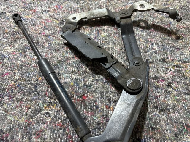 bontott AUDI TT Csomagtérajtó Bal Zsanér