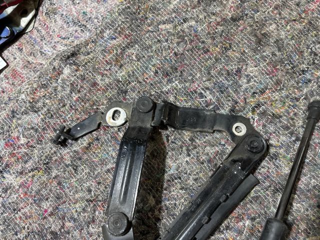 bontott AUDI TT Csomagtérajtó Bal Zsanér