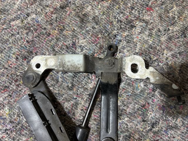 bontott AUDI TT Csomagtérajtó Bal Zsanér