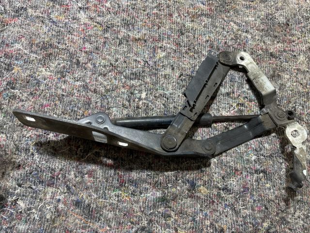 bontott AUDI TT Csomagtérajtó Bal Zsanér