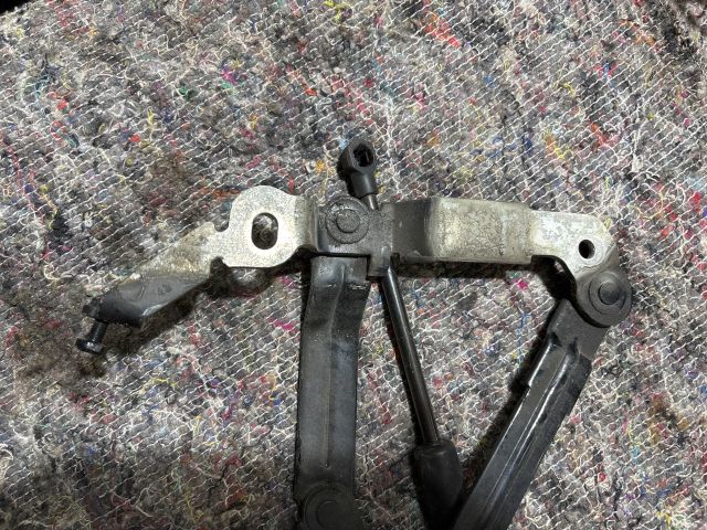 bontott AUDI TT Csomagtérajtó Jobb Zsanér