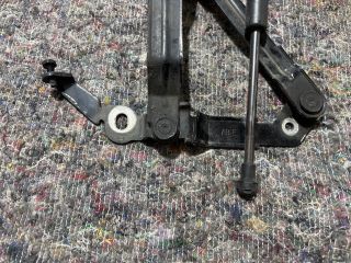 bontott AUDI TT Csomagtérajtó Jobb Zsanér