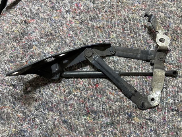 bontott AUDI TT Csomagtérajtó Jobb Zsanér