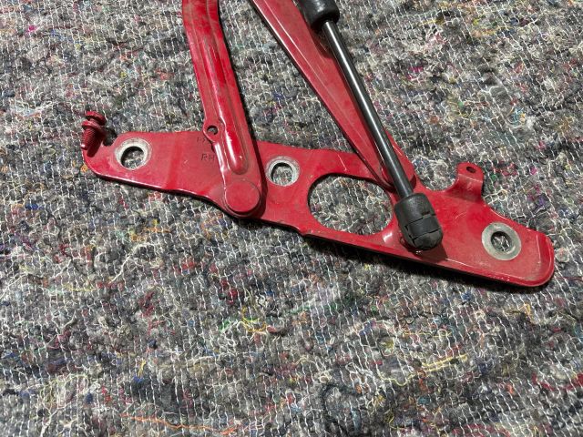 bontott AUDI TT Csomagtérajtó Jobb Zsanér