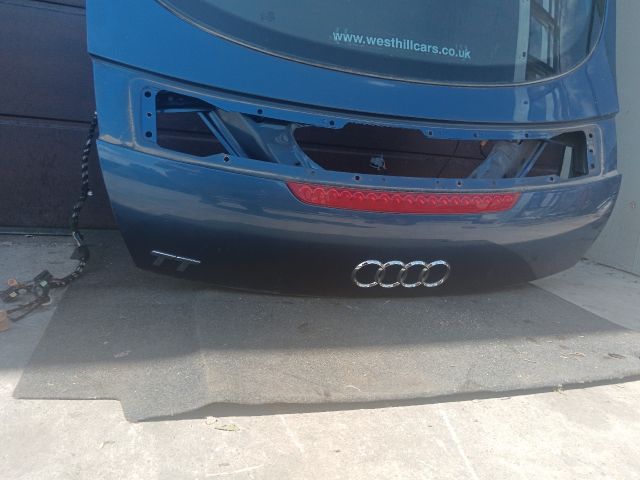 bontott AUDI TT Csomagtérajtó (Részeivel)