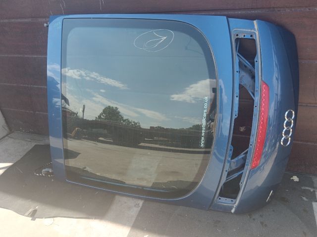 bontott AUDI TT Csomagtérajtó (Részeivel)