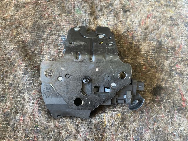 bontott AUDI TT Csomagtérajtó Zárszerkezet