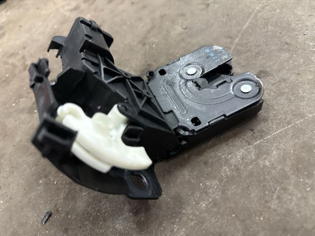 bontott AUDI TT Csomagtérajtó Zárszerkezet