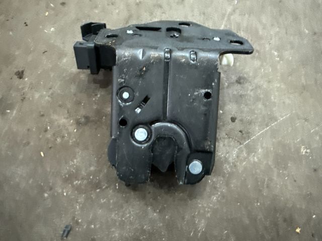 bontott AUDI TT Csomagtérajtó Zárszerkezet