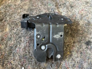 bontott AUDI TT Csomagtérajtó Zárszerkezet