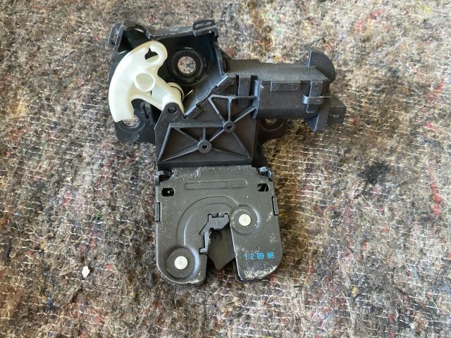 bontott AUDI TT Csomagtérajtó Zárszerkezet