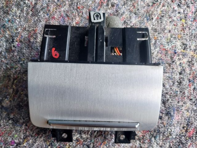 bontott AUDI TT Első Hamutartó