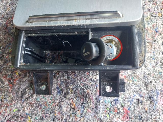 bontott AUDI TT Első Hamutartó