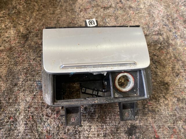 bontott AUDI TT Első Hamutartó