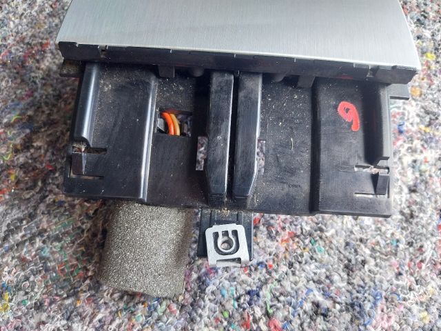 bontott AUDI TT Első Hamutartó