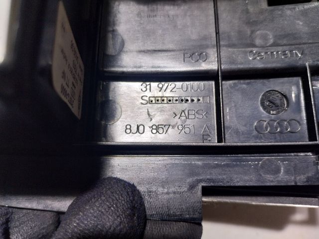 bontott AUDI TT Első Hamutartó