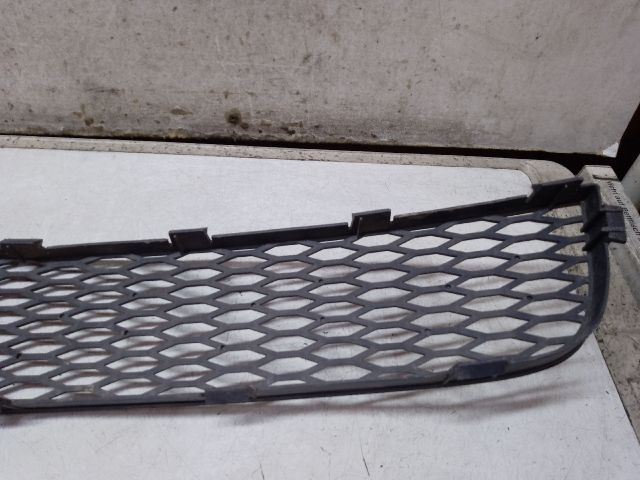 bontott AUDI TT Első Lökhárító Alsó Középső Díszrács