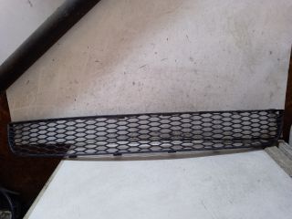 bontott AUDI TT Első Lökhárító Alsó Középső Díszrács