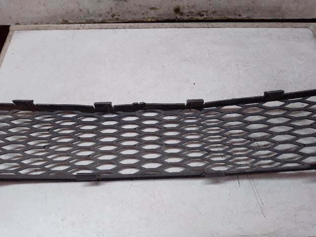 bontott AUDI TT Első Lökhárító Alsó Középső Díszrács