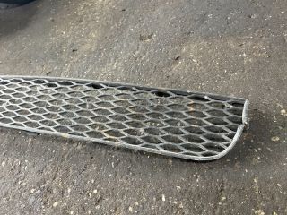 bontott AUDI TT Első Lökhárító Alsó Középső Díszrács