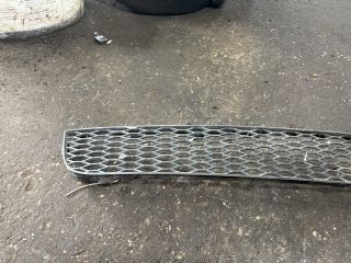 bontott AUDI TT Első Lökhárító Alsó Középső Díszrács