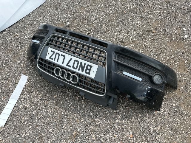 bontott AUDI TT Első Lökhárító (Részeivel)