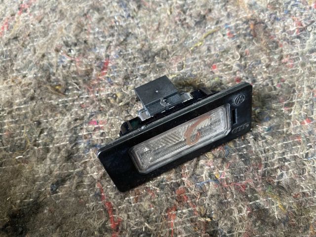 bontott AUDI TT Hátsó Rendszámtábla Világítás