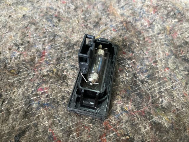 bontott AUDI TT Hátsó Rendszámtábla Világítás