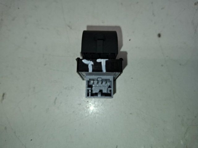 bontott AUDI TT Jobb első Ablakemelő Kapcsoló