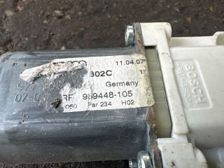 bontott AUDI TT Jobb első Ablakemelő Motor