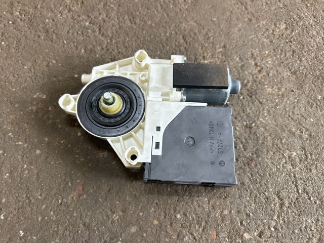 bontott AUDI TT Jobb első Ablakemelő Motor