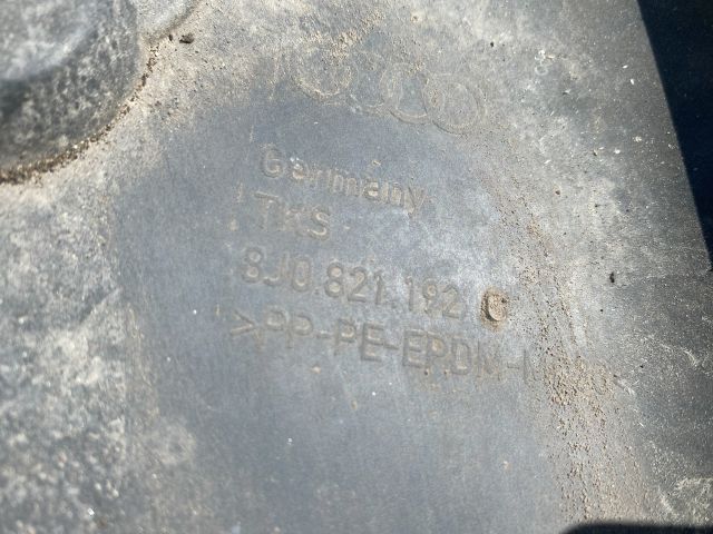 bontott AUDI TT Jobb első Első Dobbetét (Kerékjárati, Műanyag)