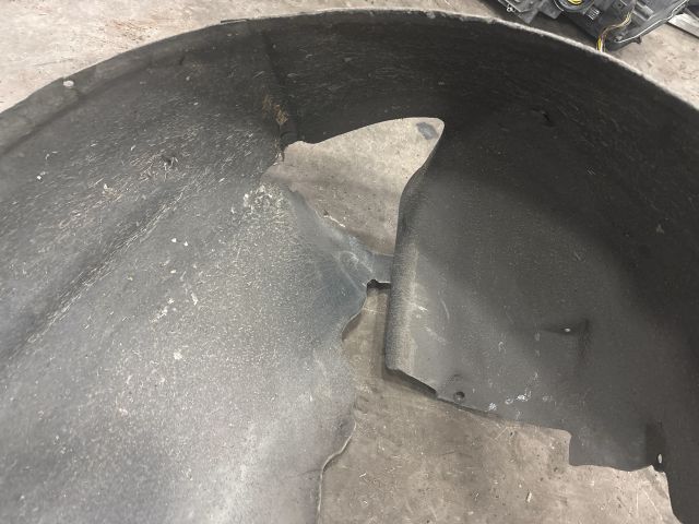 bontott AUDI TT Jobb első Első Dobbetét (Kerékjárati, Műanyag)