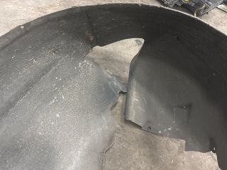 bontott AUDI TT Jobb első Első Dobbetét (Kerékjárati, Műanyag)