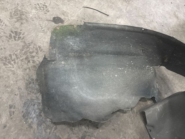 bontott AUDI TT Jobb első Első Dobbetét (Kerékjárati, Műanyag)