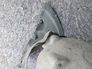 bontott AUDI TT Jobb első Első Dobbetét (Kerékjárati, Műanyag)