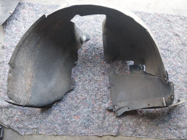 bontott AUDI TT Jobb első Első Dobbetét (Kerékjárati, Műanyag)