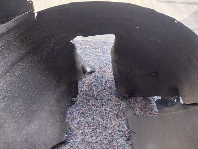 bontott AUDI TT Jobb első Első Dobbetét (Kerékjárati, Műanyag)