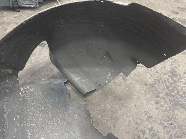 bontott AUDI TT Jobb első Első Dobbetét (Kerékjárati, Műanyag)