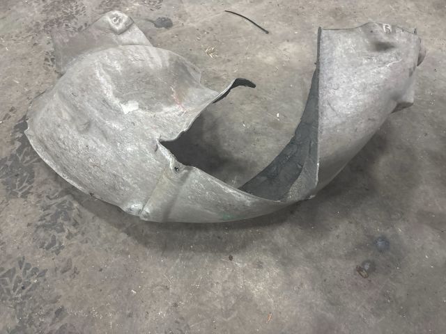 bontott AUDI TT Jobb első Első Dobbetét (Kerékjárati, Műanyag)